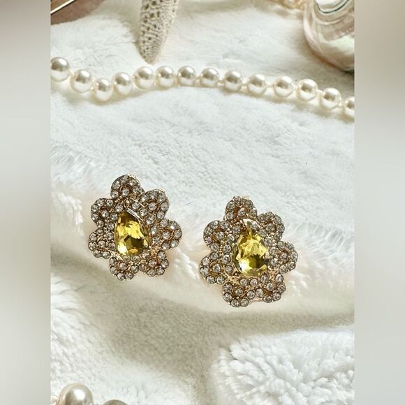 Canary rhinestone teardrop stud earrings ￼ - Picture 1 of 6